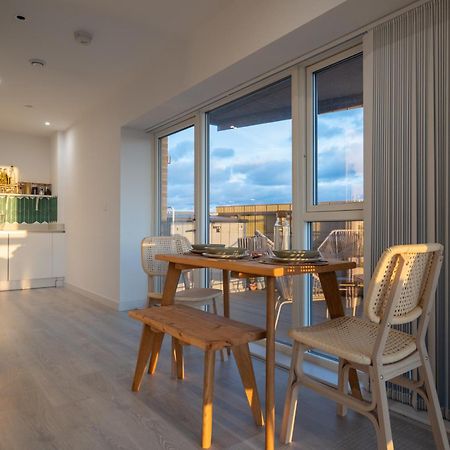 Sunset Retreat: Steps From Heathrow/Twickenham Lejlighed Hounslow Eksteriør billede