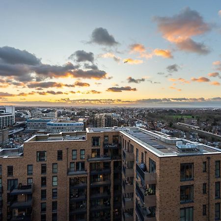 Sunset Retreat: Steps From Heathrow/Twickenham Lejlighed Hounslow Eksteriør billede