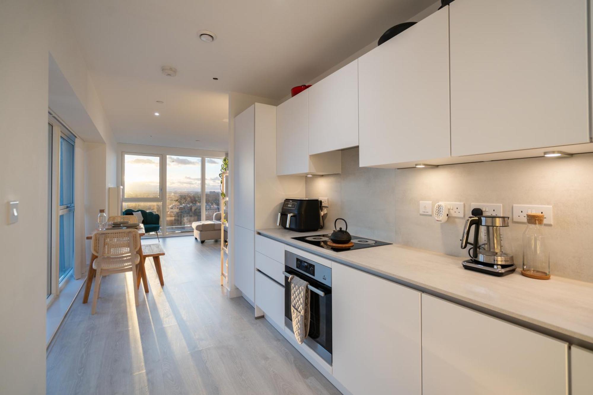 Sunset Retreat: Steps From Heathrow/Twickenham Lejlighed Hounslow Eksteriør billede
