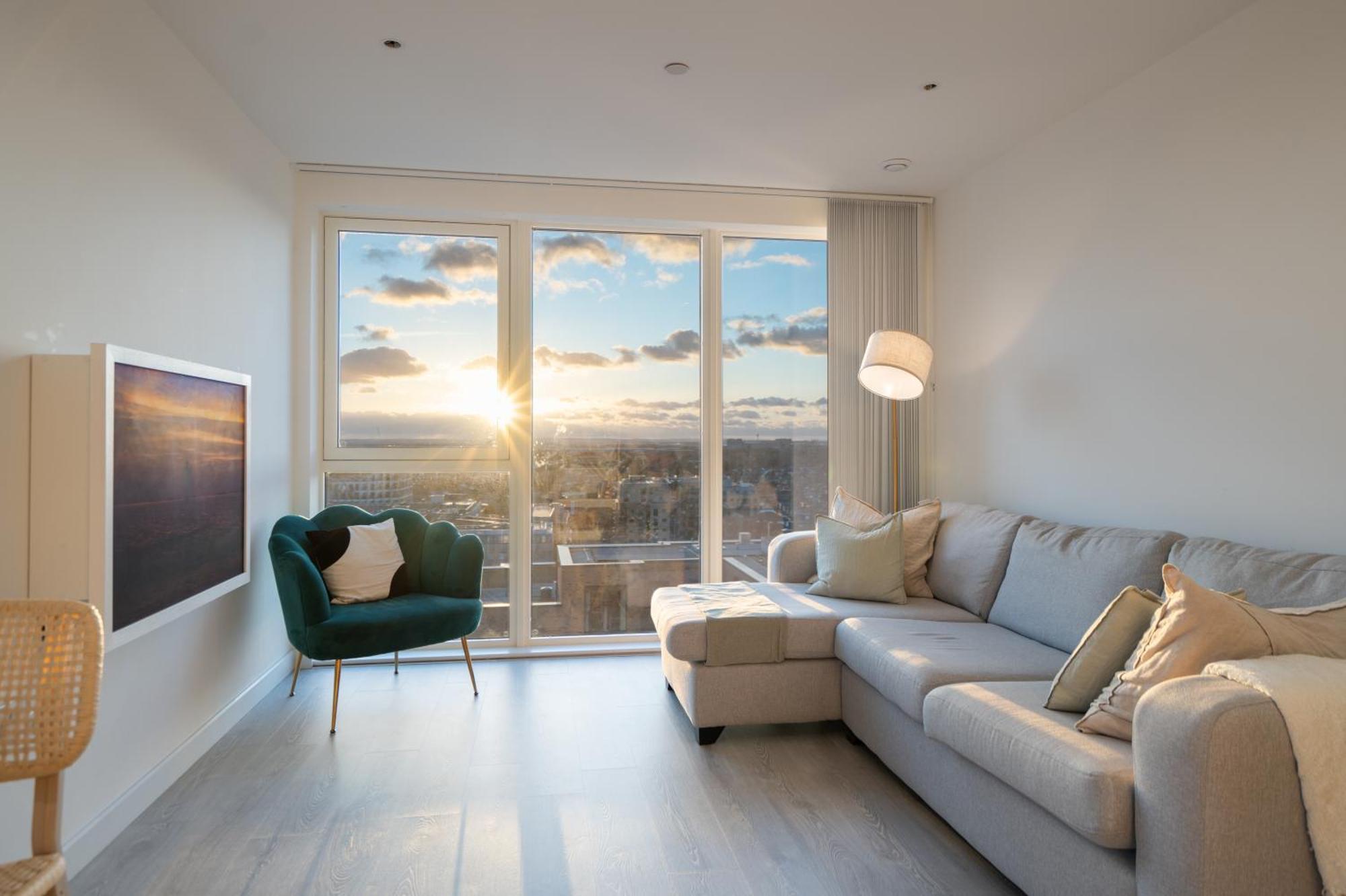 Sunset Retreat: Steps From Heathrow/Twickenham Lejlighed Hounslow Eksteriør billede