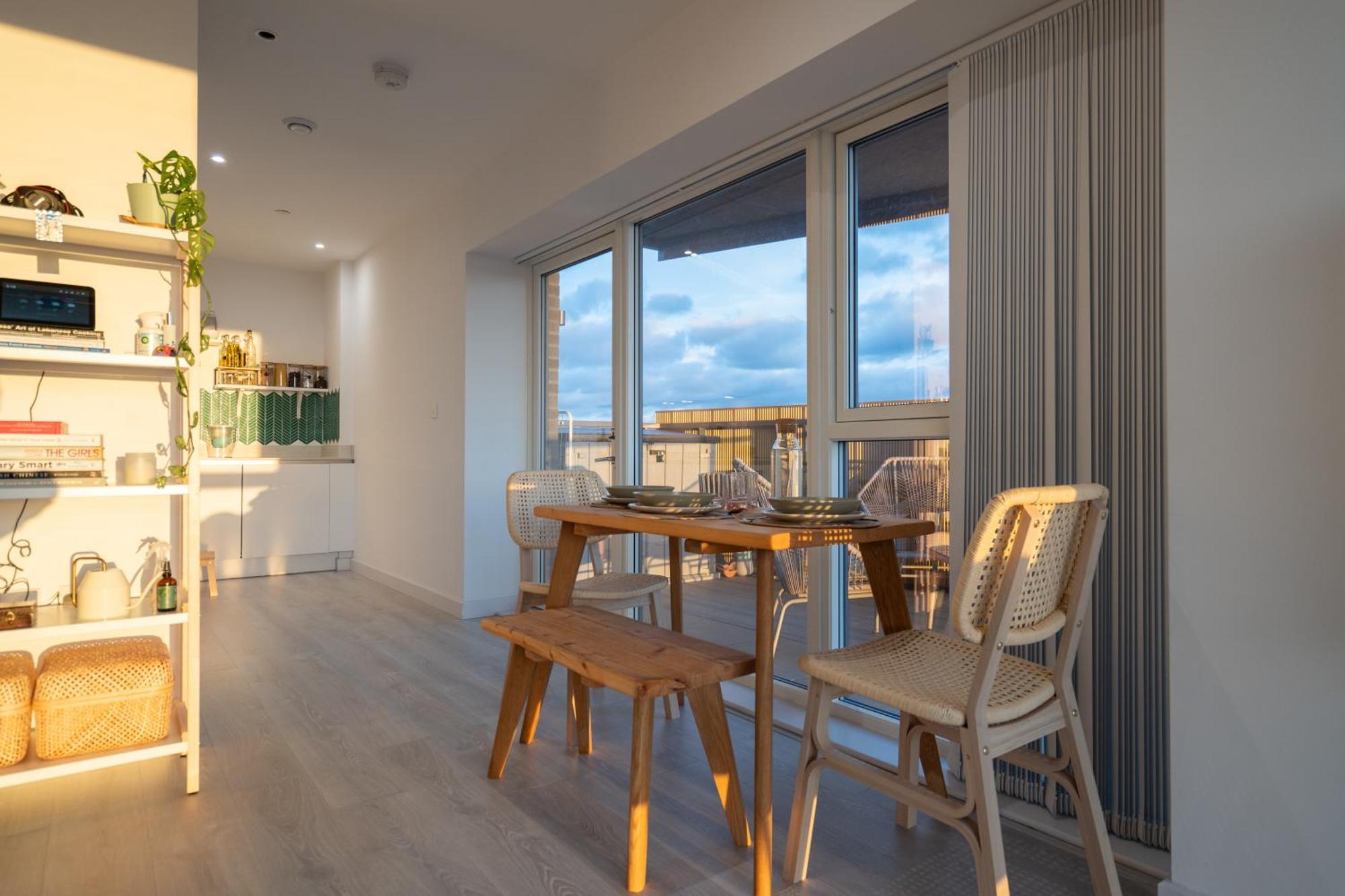 Sunset Retreat: Steps From Heathrow/Twickenham Lejlighed Hounslow Eksteriør billede