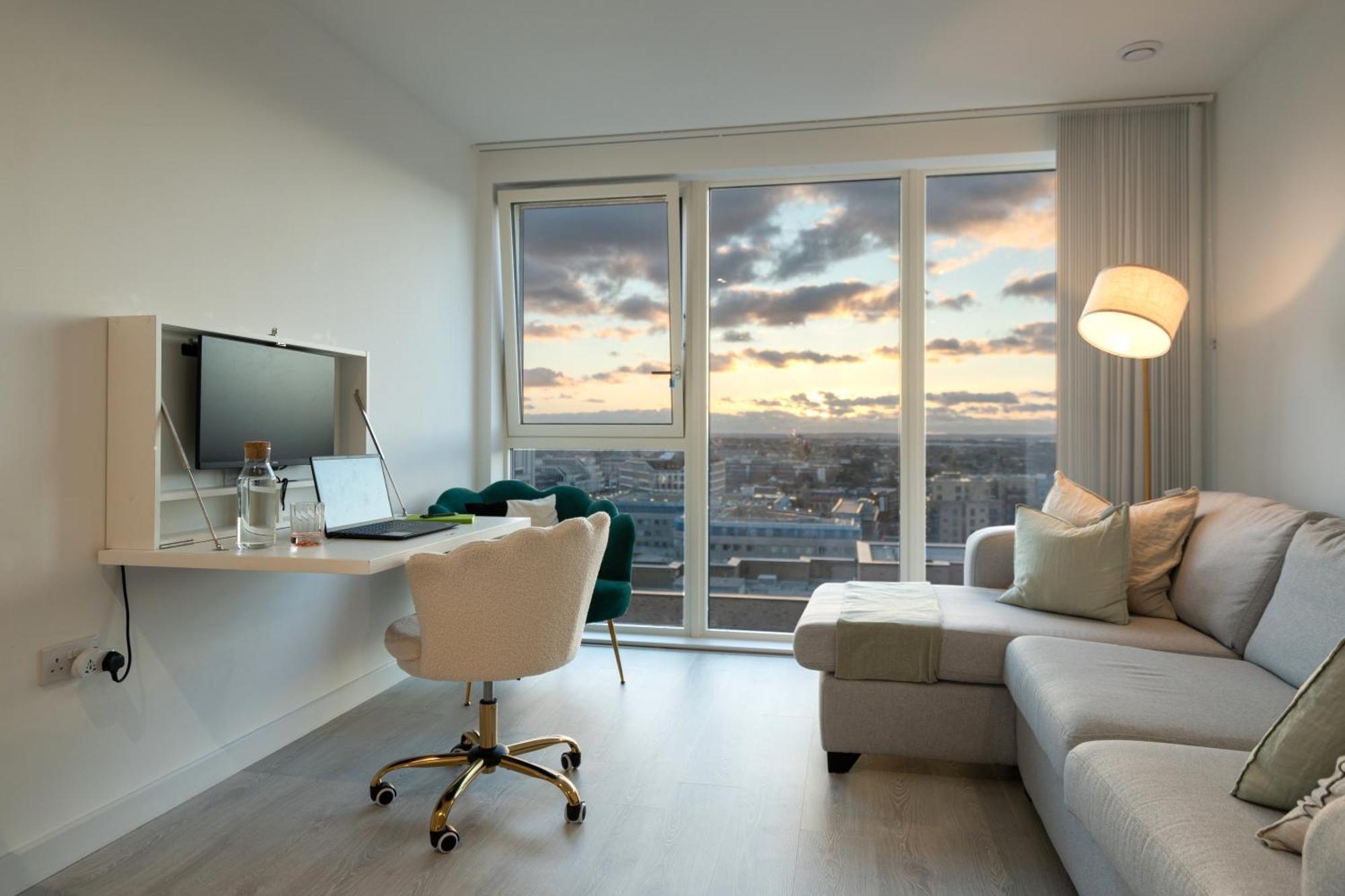 Sunset Retreat: Steps From Heathrow/Twickenham Lejlighed Hounslow Eksteriør billede