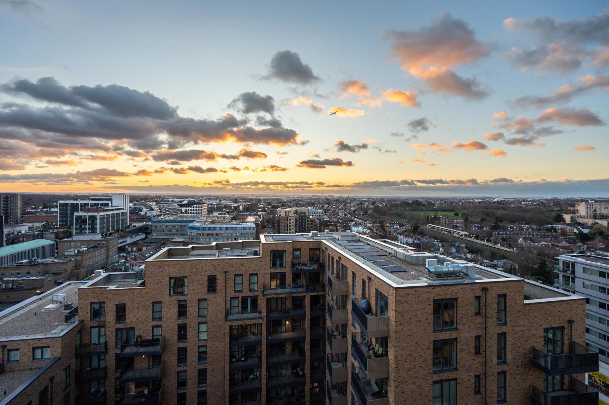 Sunset Retreat: Steps From Heathrow/Twickenham Lejlighed Hounslow Eksteriør billede