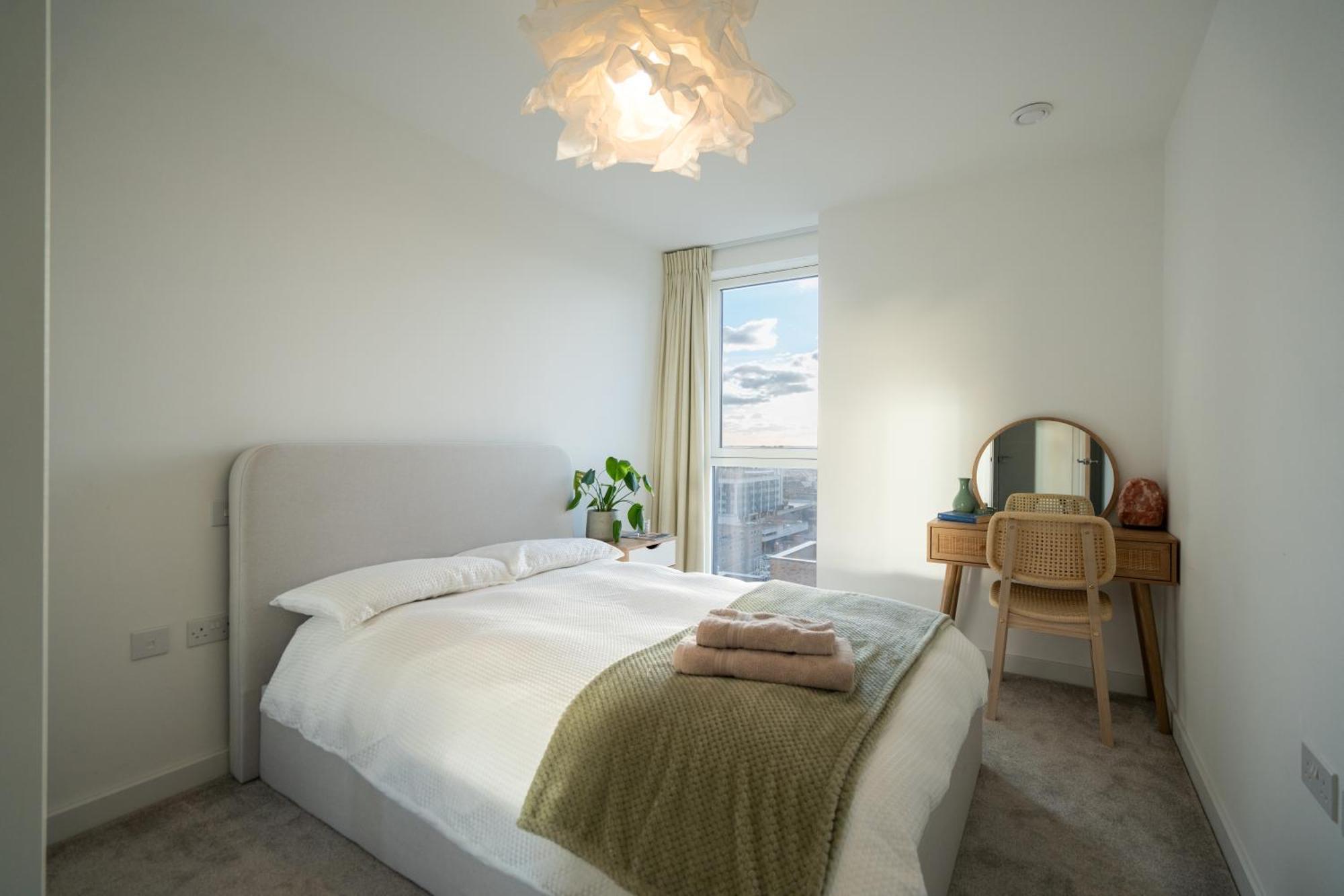 Sunset Retreat: Steps From Heathrow/Twickenham Lejlighed Hounslow Eksteriør billede