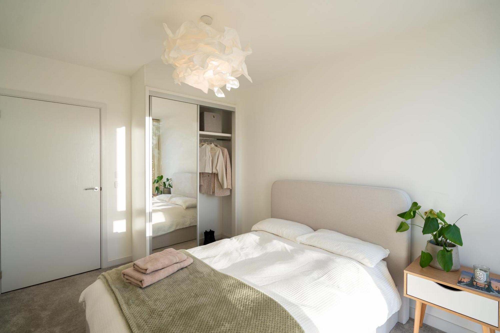 Sunset Retreat: Steps From Heathrow/Twickenham Lejlighed Hounslow Eksteriør billede